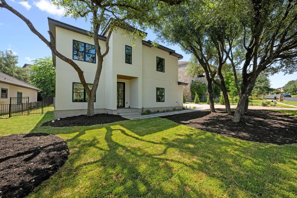 13 Autumn Oaks DR, Lakeway, TX 78738