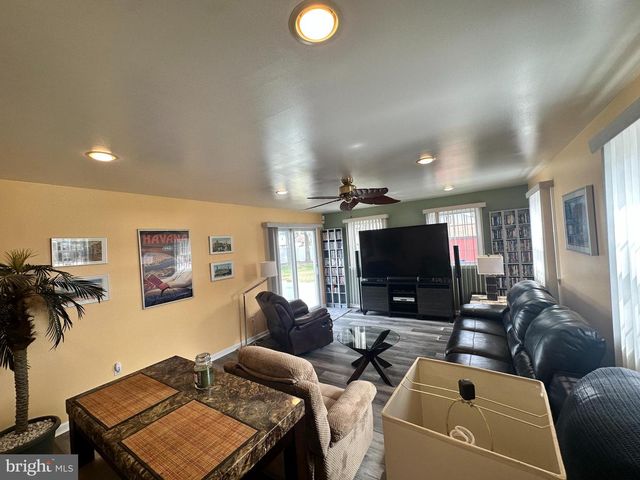 575 ROYAL DR, Vineland, NJ 08360