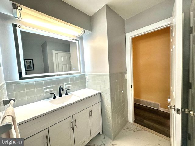 575 ROYAL DR, Vineland, NJ 08360