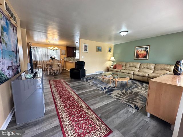 575 ROYAL DR, Vineland, NJ 08360