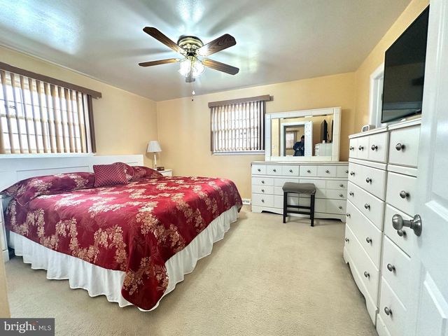 575 ROYAL DR, Vineland, NJ 08360