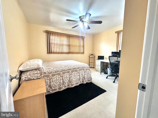 575 ROYAL DR, Vineland, NJ 08360