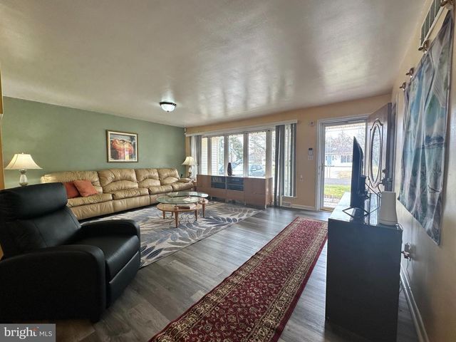 575 ROYAL DR, Vineland, NJ 08360
