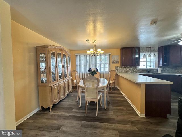 575 ROYAL DR, Vineland, NJ 08360