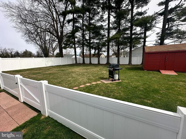 575 ROYAL DR, Vineland, NJ 08360