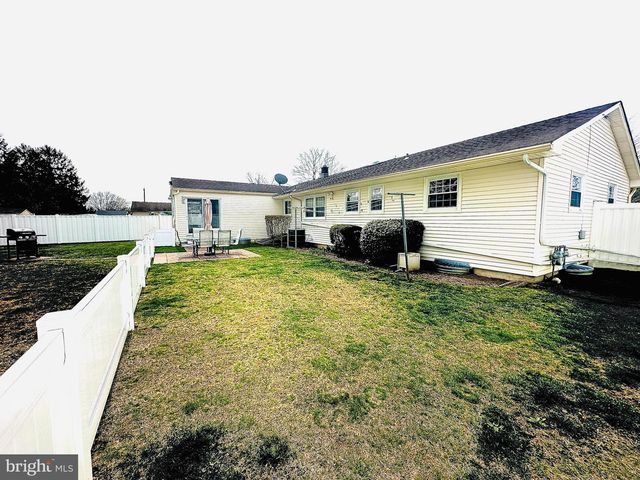 575 ROYAL DR, Vineland, NJ 08360