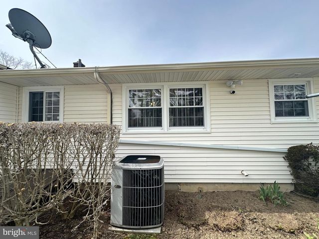 575 ROYAL DR, Vineland, NJ 08360