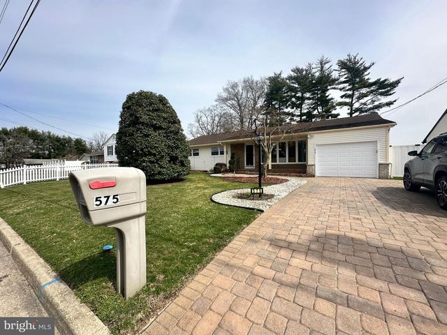 575 ROYAL DR, Vineland, NJ 08360