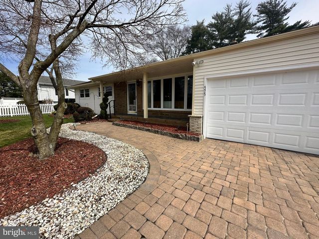 575 ROYAL DR, Vineland, NJ 08360