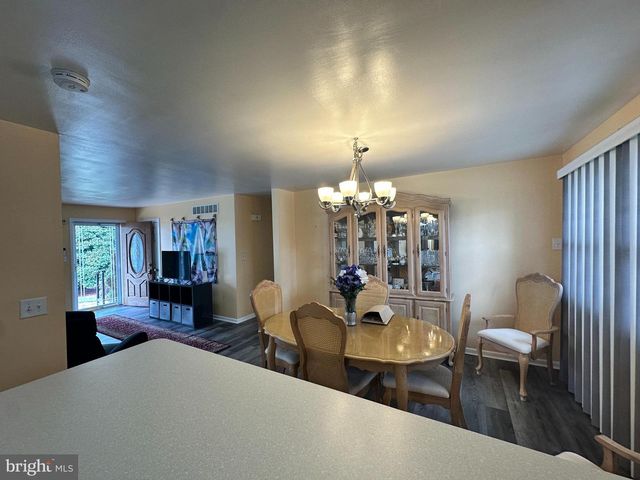 575 ROYAL DR, Vineland, NJ 08360