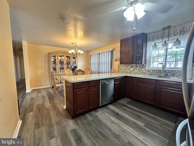575 ROYAL DR, Vineland, NJ 08360