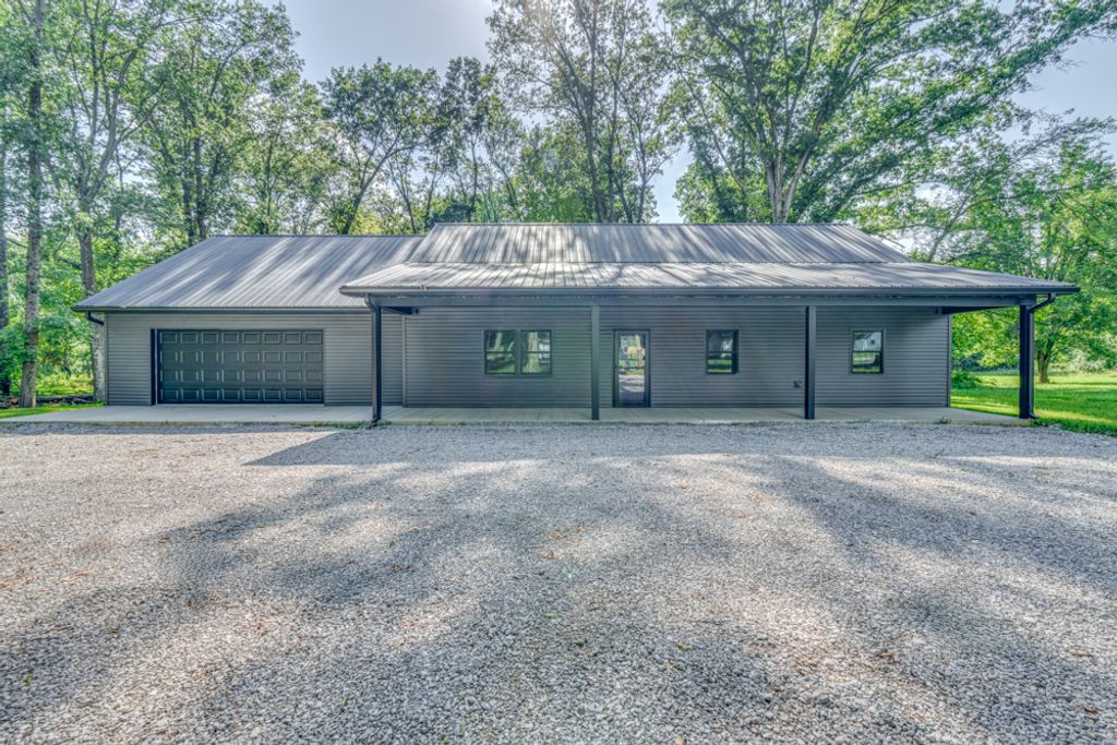 Image 1 of property listing at 14063 N LINK Lane, Mt Vernon, IL 62864