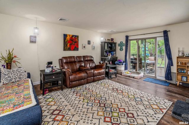 2017 W NORWOOD Drive, Carbondale, IL 62901