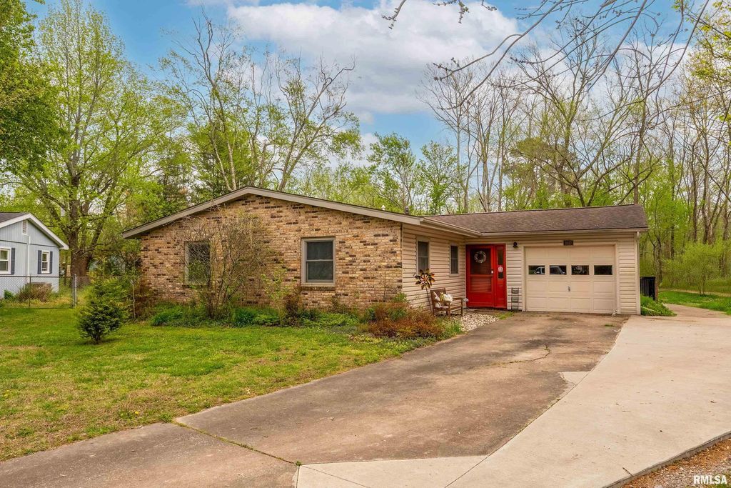 2017 W NORWOOD Drive, Carbondale, IL 62901