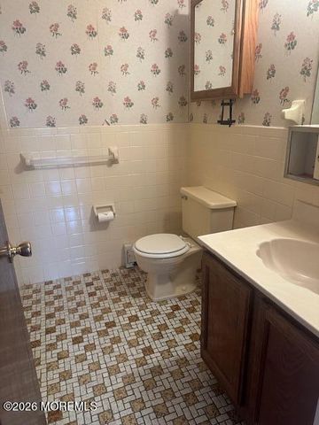 23 Longdenville Street, Toms River, NJ 08757