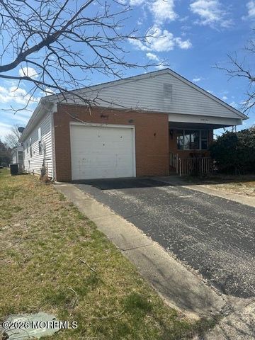 23 Longdenville Street, Toms River, NJ 08757