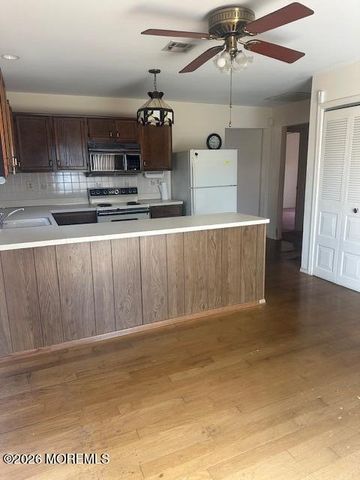 23 Longdenville Street, Toms River, NJ 08757