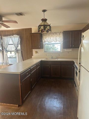 23 Longdenville Street, Toms River, NJ 08757