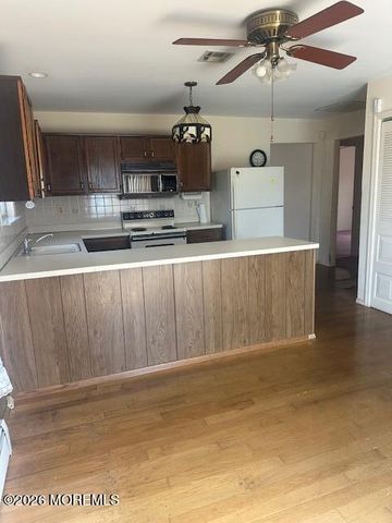 23 Longdenville Street, Toms River, NJ 08757