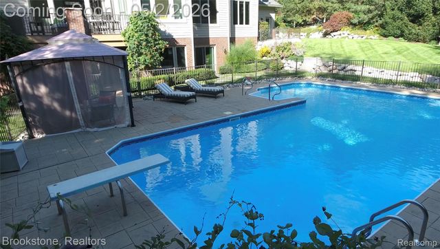 9811 KINGSTON POINTE, Springfield Charter Township, MI 48348