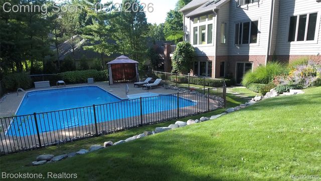 9811 KINGSTON POINTE, Springfield Charter Township, MI 48348