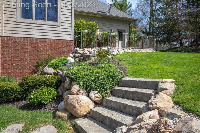 9811 KINGSTON POINTE, Springfield Charter Township, MI 48348