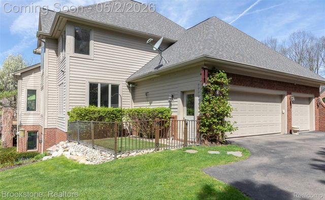 9811 KINGSTON POINTE, Springfield Charter Township, MI 48348
