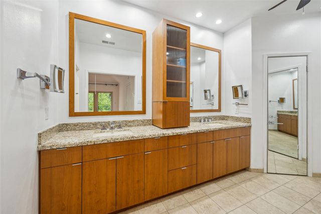 4 River Hollow Lane, Houston, TX 77027