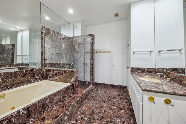 4 River Hollow Lane, Houston, TX 77027