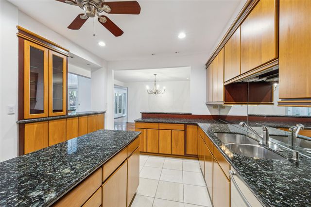4 River Hollow Lane, Houston, TX 77027