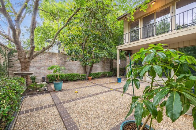 4 River Hollow Lane, Houston, TX 77027