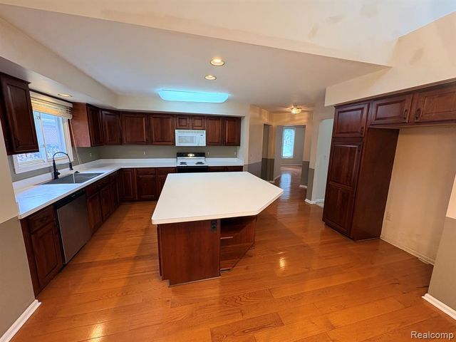 43336 Herring Drive, Clinton Township, MI 48038