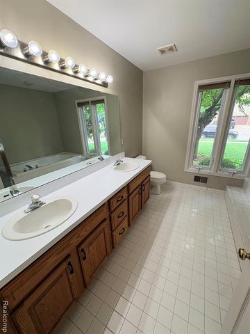 43336 Herring Drive, Clinton Township, MI 48038