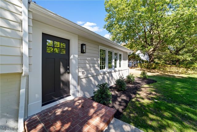 3076 Lander Road, Pepper Pike, OH 44124