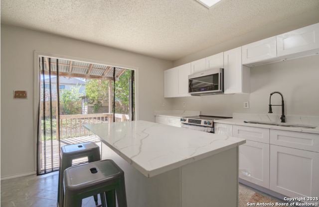 8166 cheryl meadow, Converse, TX 78109