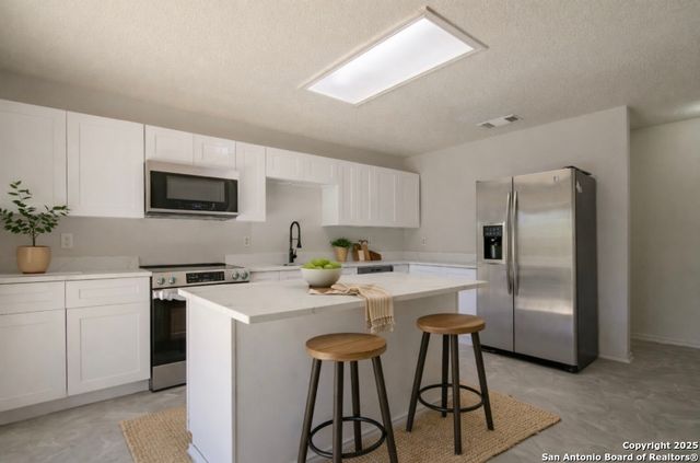 8166 cheryl meadow, Converse, TX 78109