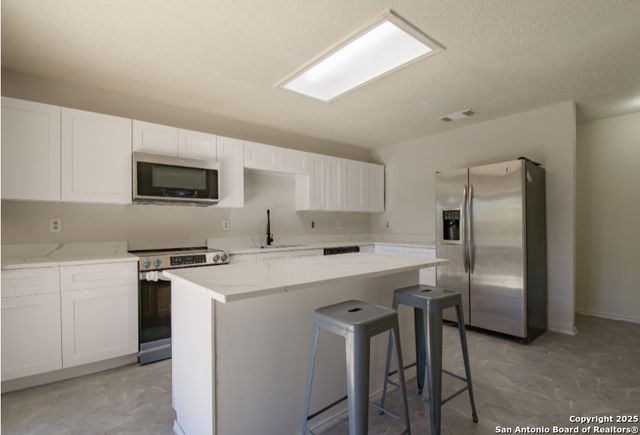 8166 cheryl meadow, Converse, TX 78109