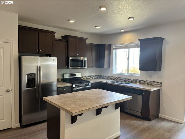 21662 Sw BERKSHIRE Ter, Sherwood, OR 97140