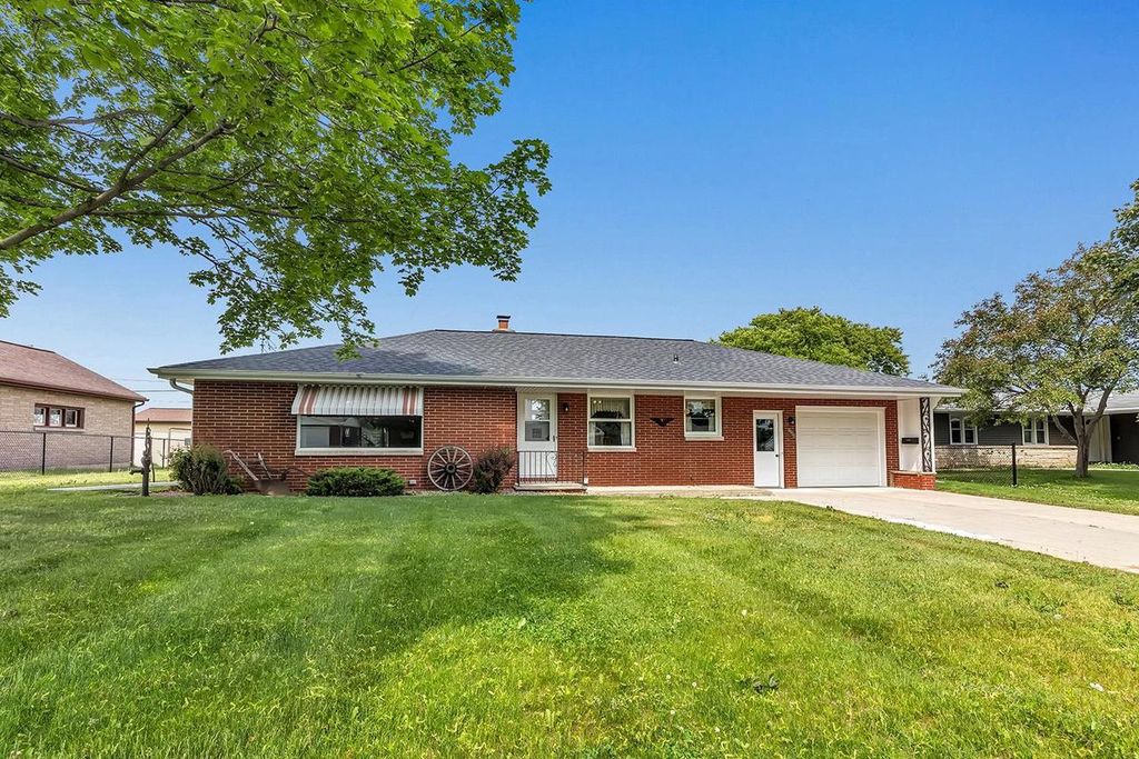 1107 MAIN STREET, Luxemburg, WI 54217