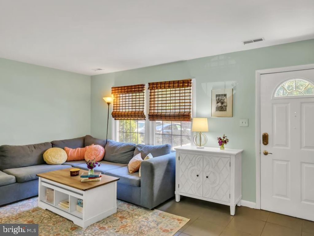 Image 10 of property listing at 1755 CARRY PL, Crofton, MD 21114