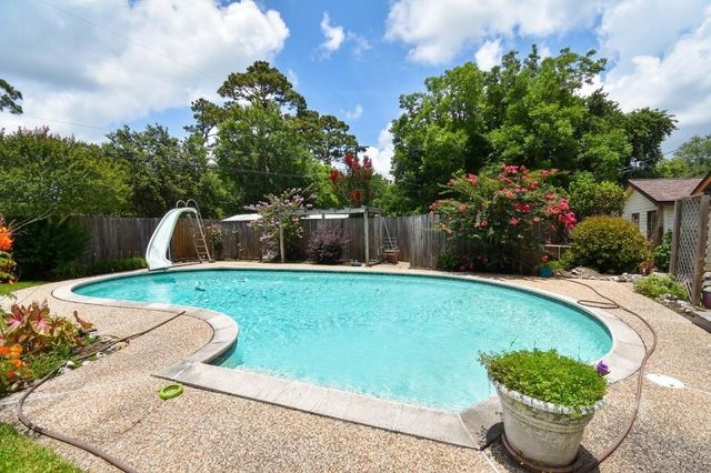 5504 Sycamore Drive, Dickinson, TX 77539