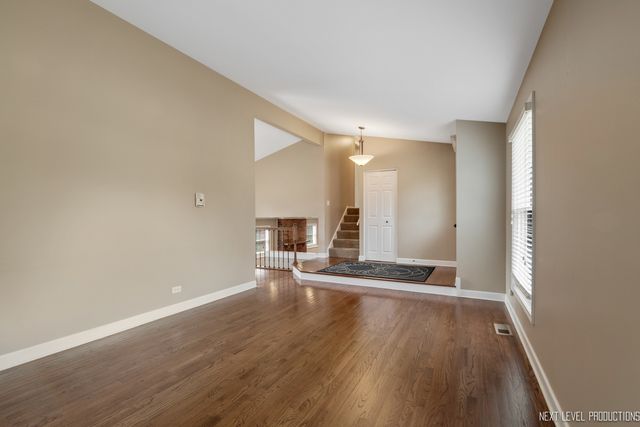 1931 Ridgefield Lane, Naperville, IL 60565