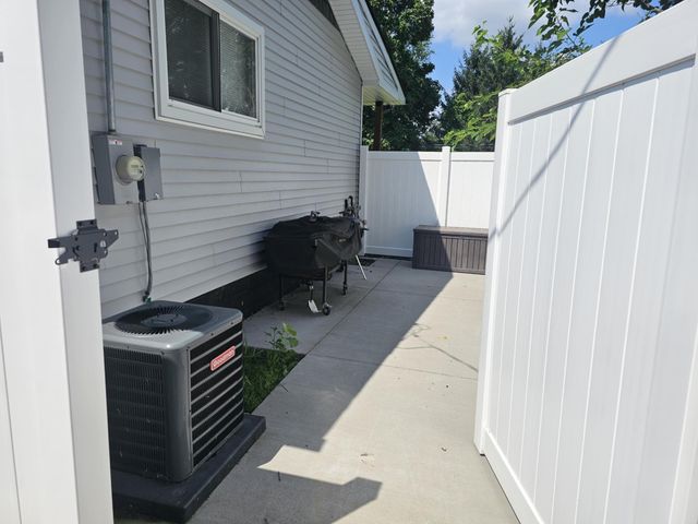 36761 Willow Road, New Boston City, MI 48164