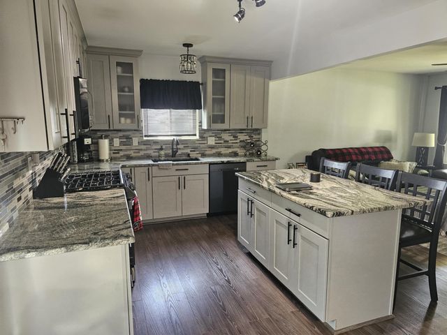 36761 Willow Road, New Boston City, MI 48164