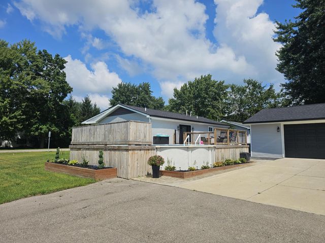 36761 Willow Road, New Boston City, MI 48164