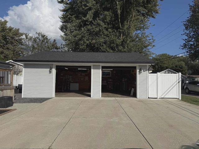 36761 Willow Road, New Boston City, MI 48164