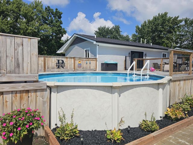 36761 Willow Road, New Boston City, MI 48164