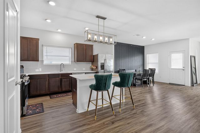 1301 Blackhaw LN, Leander, TX 78641
