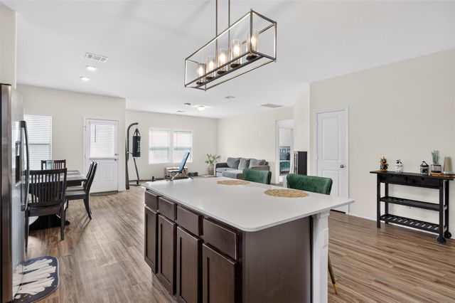 1301 Blackhaw LN, Leander, TX 78641