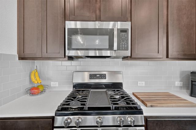 1301 Blackhaw LN, Leander, TX 78641
